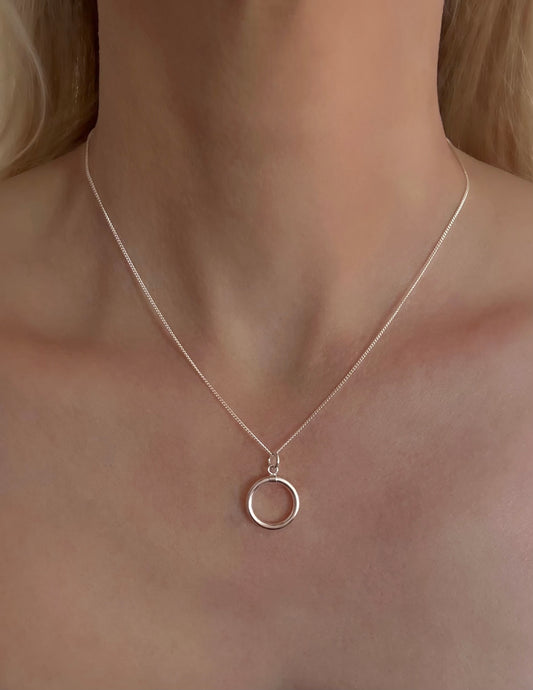 Sterling Silver Simple Circle Pendant Necklace