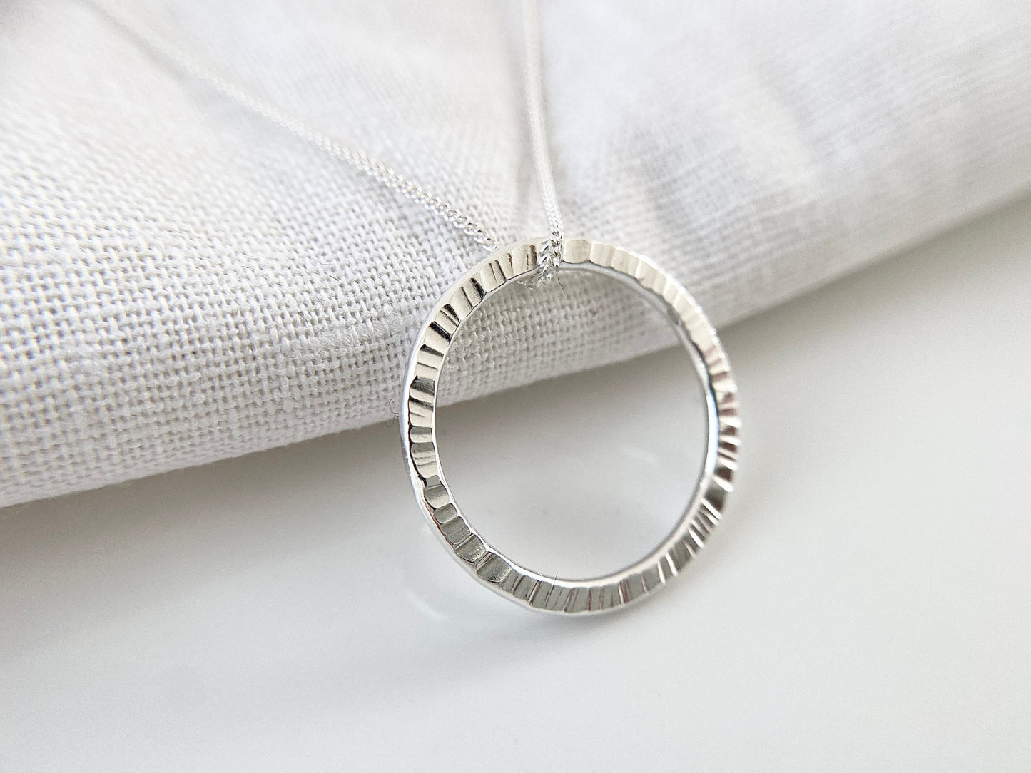 Sterling Silver Line Texture Circle Necklace (L)